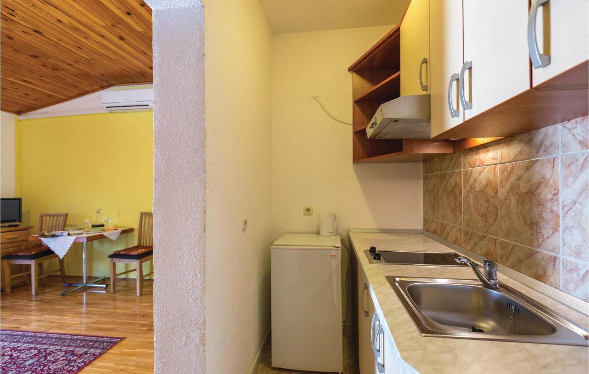 Nice Apartment In Makarska With House Sea View Экстерьер фото